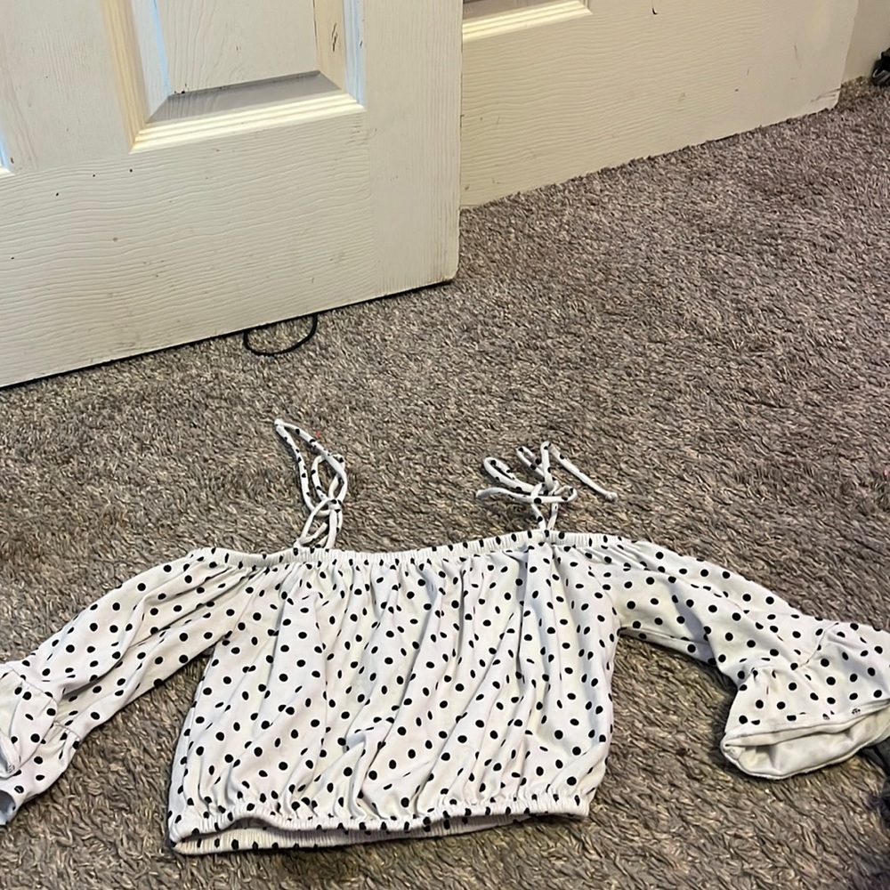 White polka dots crop top